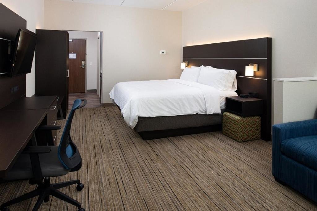 Номер Deluxe Holiday Inn Express & Suites - Romeoville - Joliet North, an IHG Hotel