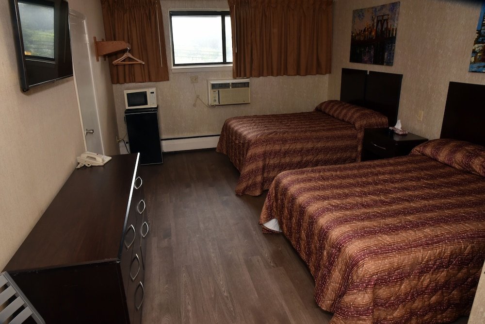 Standard Quadruple room Swan Motel