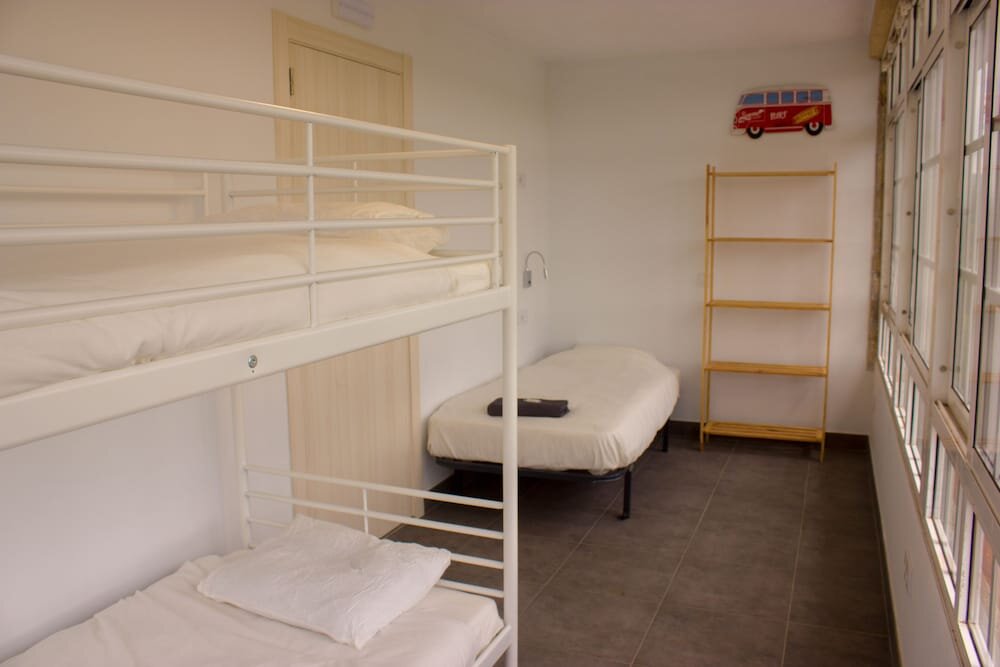 Cama en dormitorio compartido La Wave Surf Coruña - Hostel