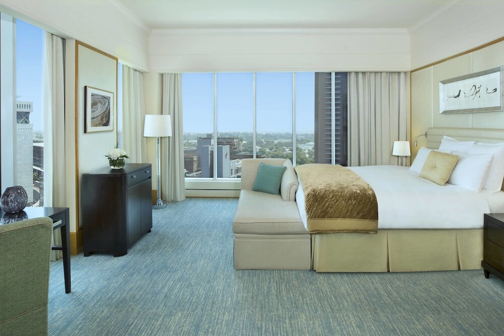 Двухместный клубный люкс Ritz Carlton DIFC Downtown Dubai