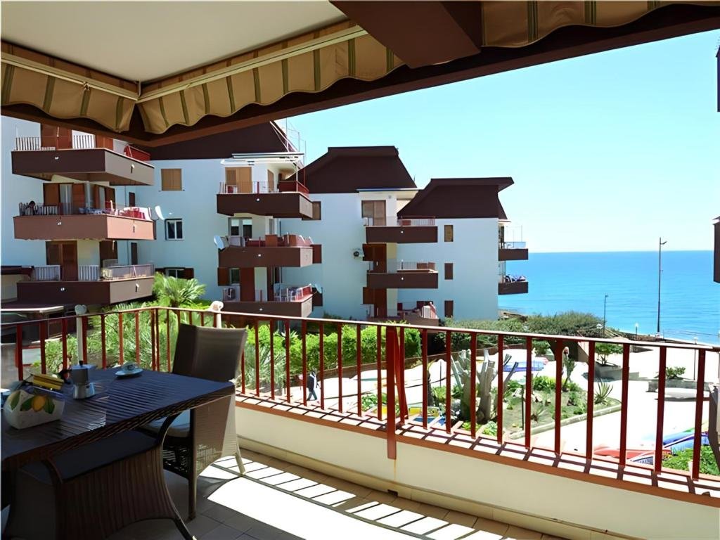 Apartment Acquamarina beach house near Taormina