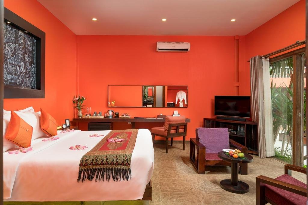 Deluxe room with pool view Golden Temple Hotel