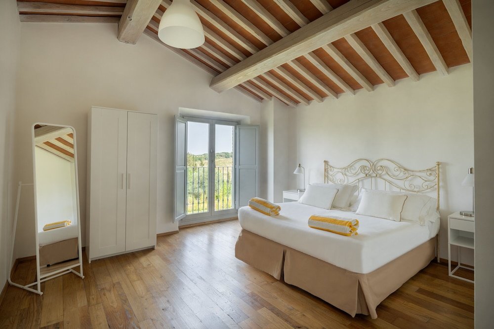 4 Bedrooms Apartment with garden view Tenuta Di Sticciano