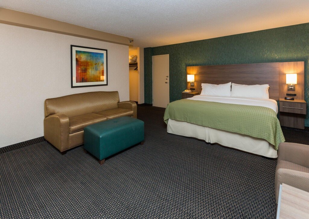 Люкс c 1 комнатой Holiday Inn Des Moines-Downtown-Mercy Campus, an IHG Hotel