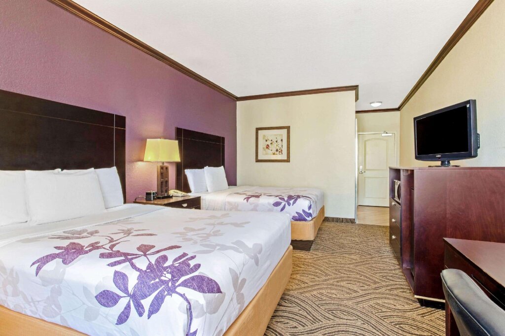 Четырёхместный номер Standard La Quinta Inn & Suites by Wyndham Ft Worth-Burleson
