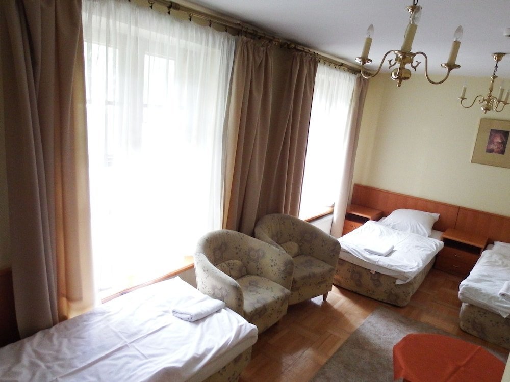 Standard Triple room with park view Hotel Rytwiany Pałac