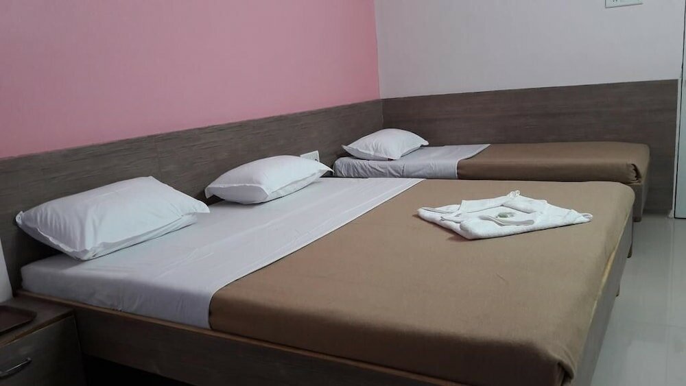 Standard room Hotel Pushpak Regency