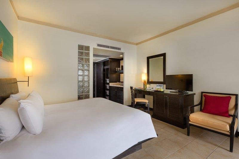 Двухместный люкс Premium c 1 комнатой с видом на сад Centara Kata Resort Phuket - SHA Plus