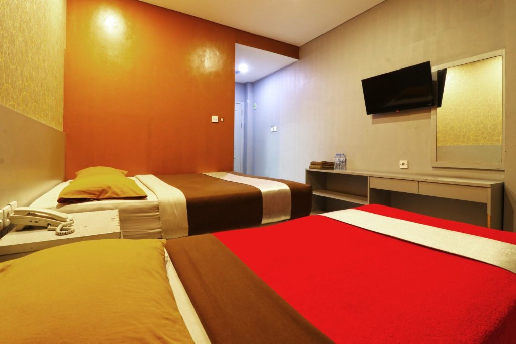 Кровать в общем номере Eve Hotel Bandung