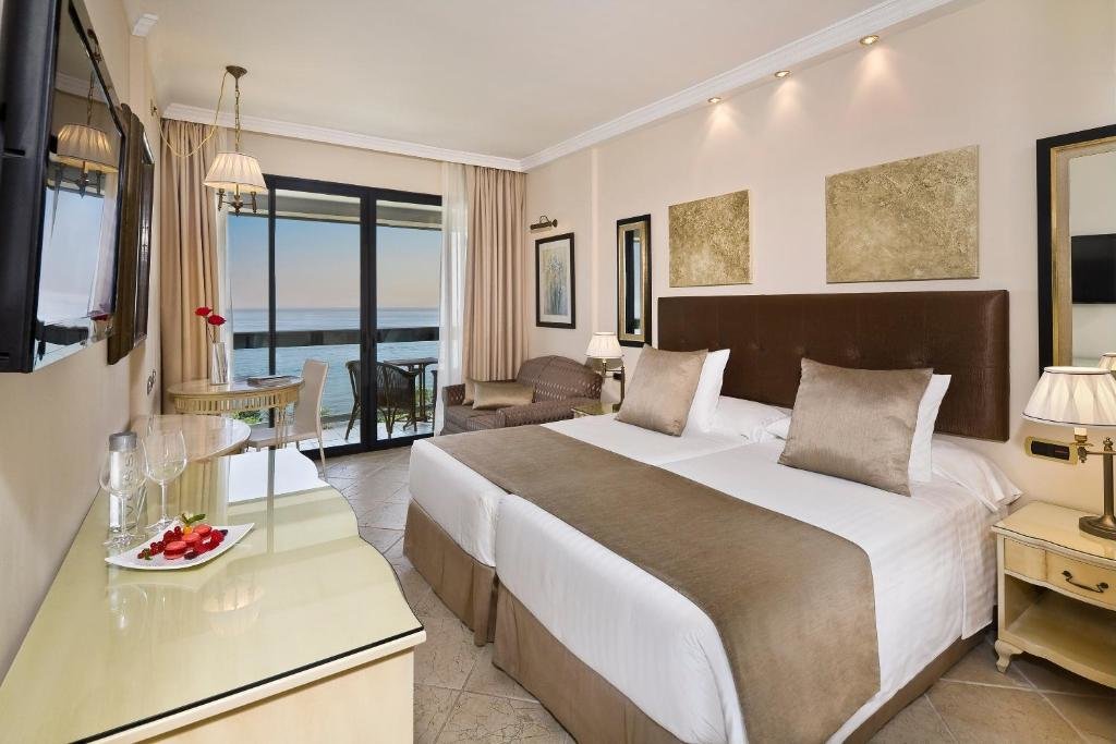 Двухместный номер Premium seafront Hotel Don Pepe Gran Meliá