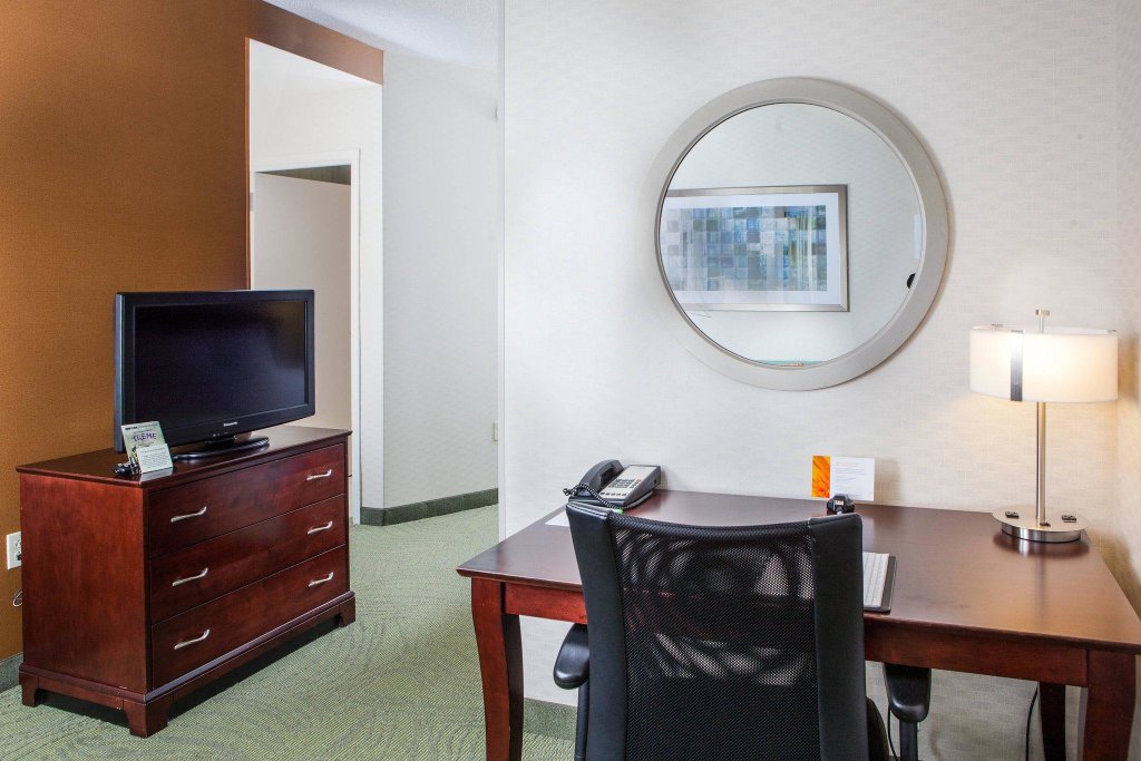 Двухместный люкс SpringHill Suites by Marriott Norfolk Virginia Beach