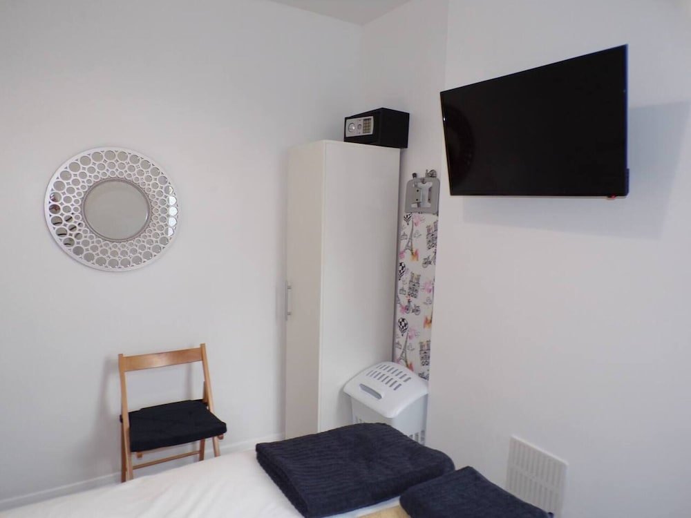 Apartment Inviting 3-bed Apartment in Southend-on-sea