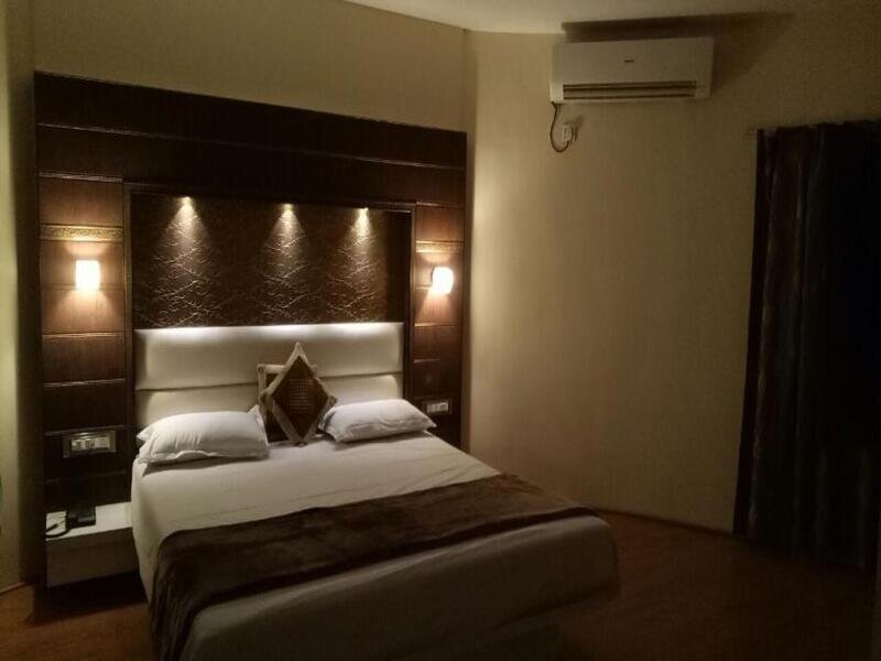 Suite OYO Home 70372 Royal Stay Tapovan