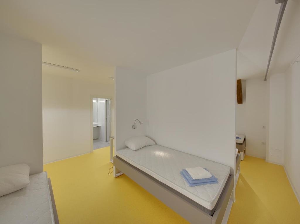 Кровать в общем номере Hi Hostel Stara Pekara Osijek