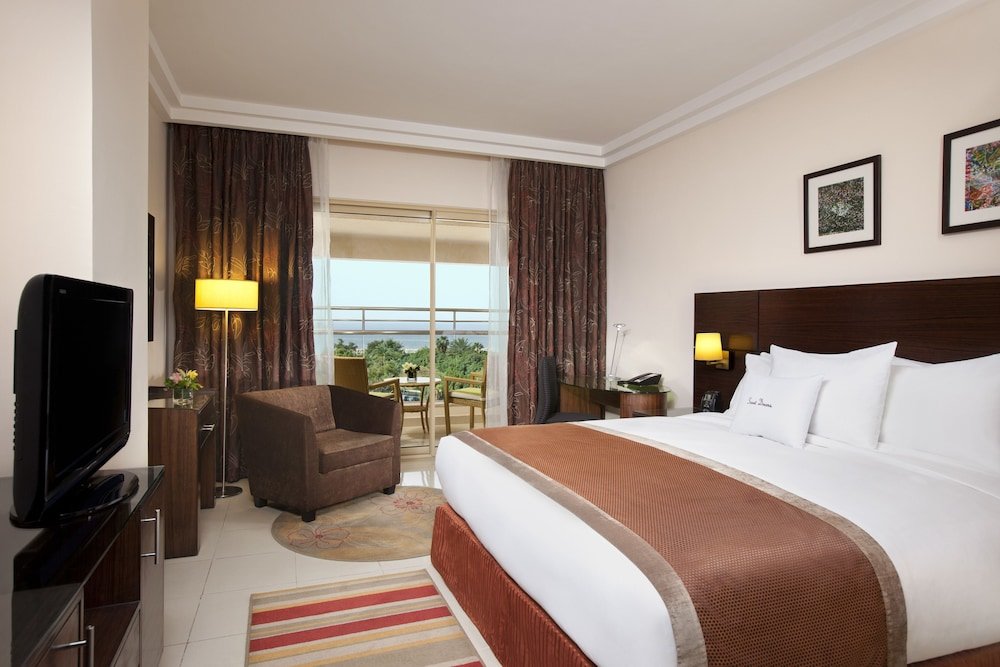 Номер Superior с балконом и с видом на море DoubleTree by Hilton Hotel Aqaba