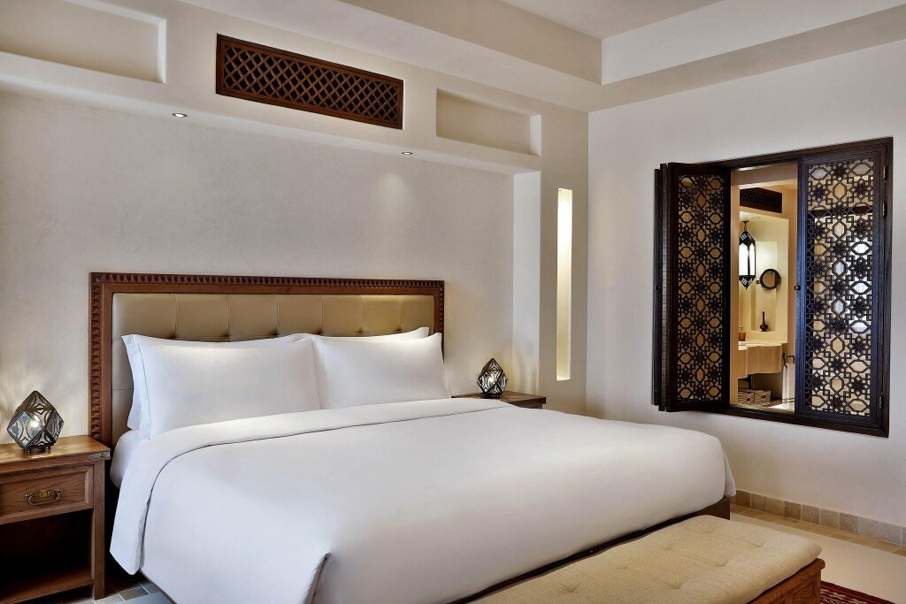 Двухместный номер Superior с балконом и с красивым видом из окна Al Wathba, a Luxury Collection Desert Resort & Spa, Abu Dhabi