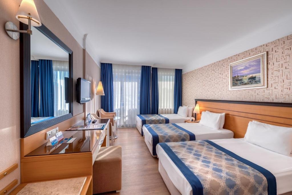 Трёхместный номер Standard с частичным видом на море Porto Bello Hotel Resort & Spa