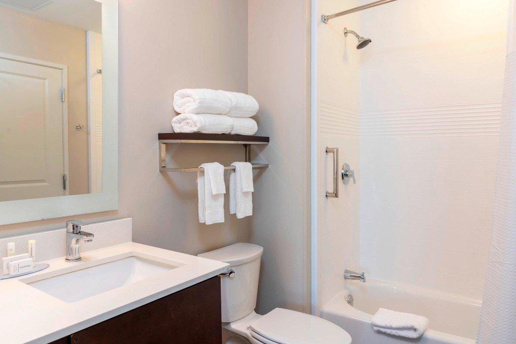 Double Studio TownePlace Suites by Marriott Louisville North