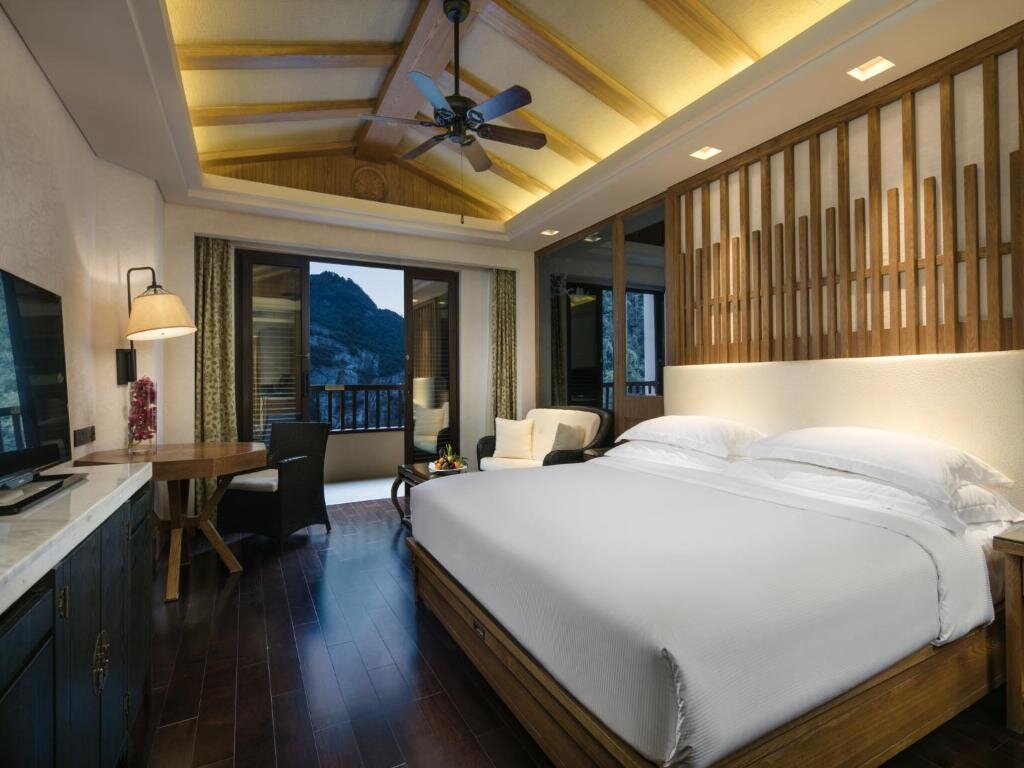 Двухместный номер Standard с балконом Hilton Sanqingshan Resort