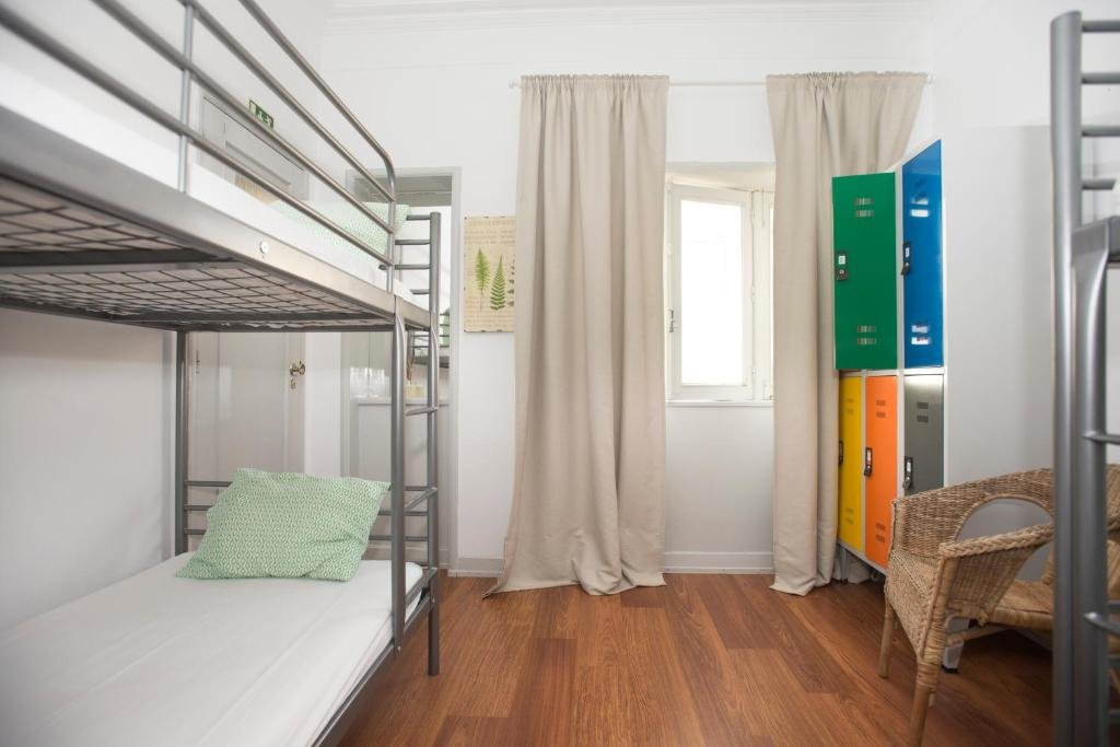 Lit en dortoir (dortoir féminin) Travel & Live Porto Hostel