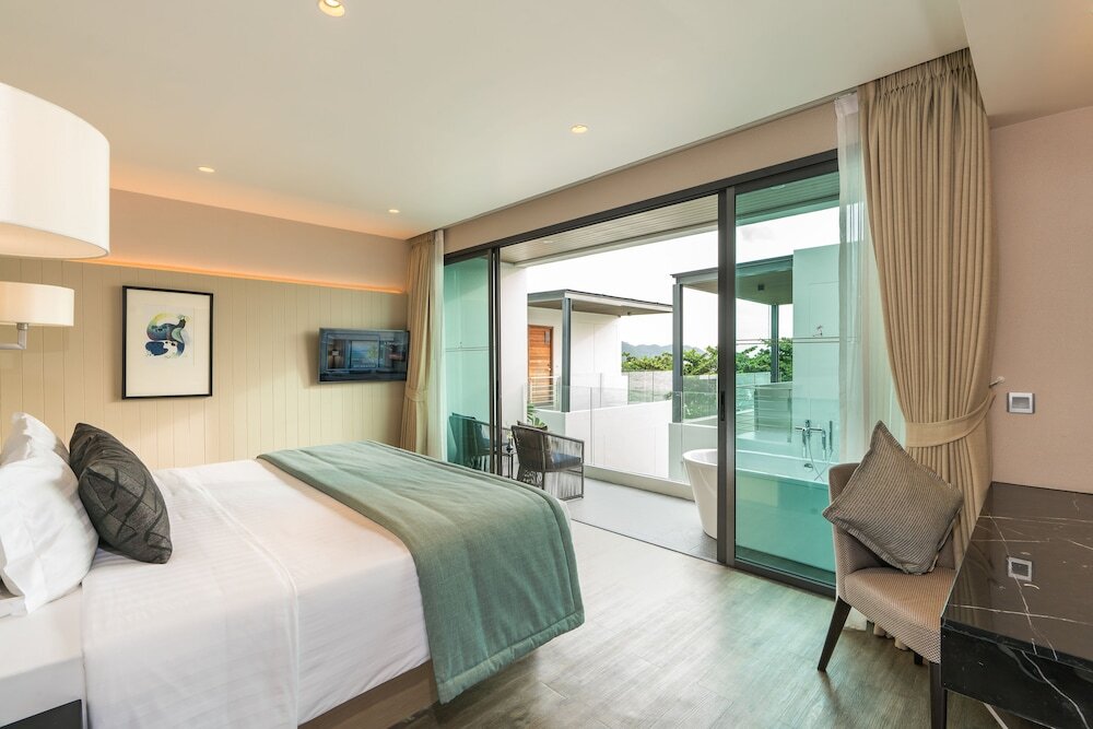 Номер Deluxe с балконом и с красивым видом из окна My Beach Resort Phuket