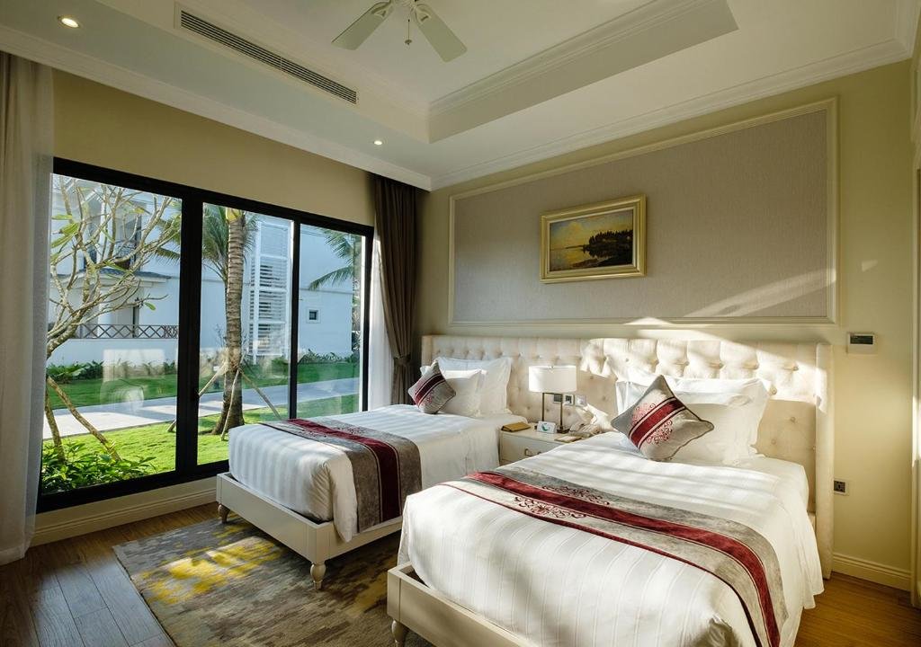 Вилла с 3 комнатами с видом на залив Danang Marriott Resort & Spa, Non Nuoc Beach Villas
