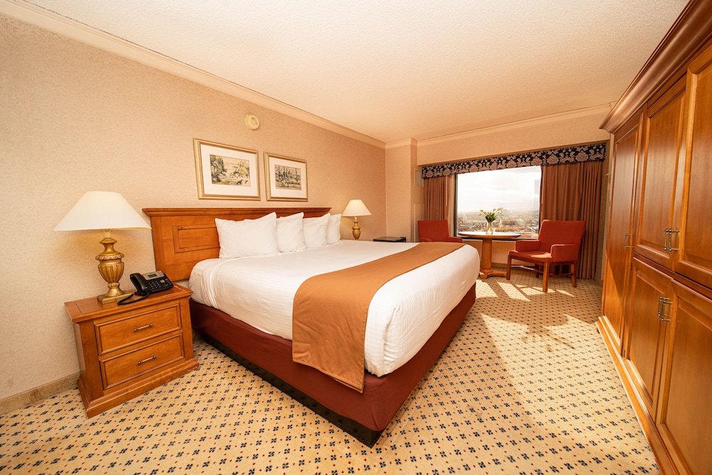 Standard Double room Reno Suites