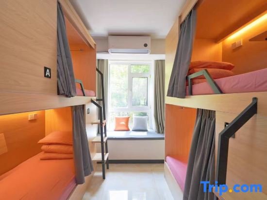 Кровать в общем номере (мужской номер) с красивым видом из окна Qixiaoshu Youth Hostel