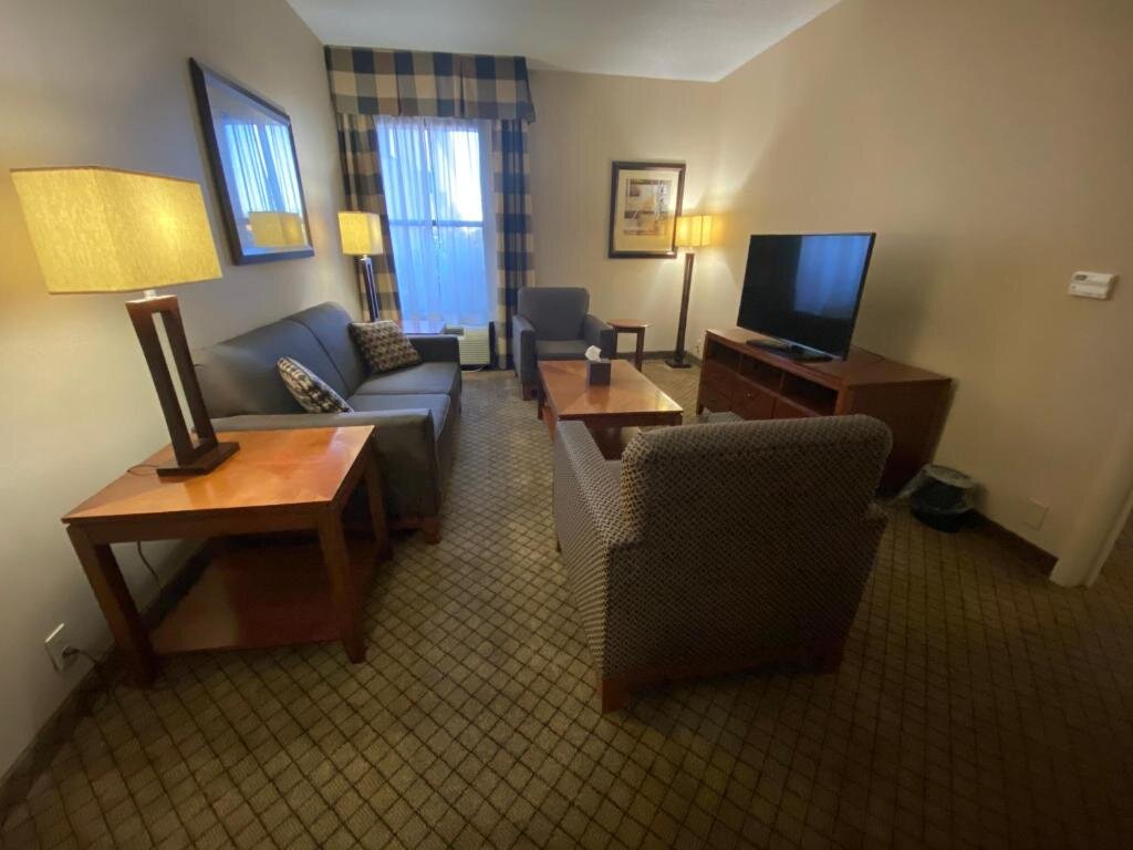 Double Suite Holiday Inn Dayton/Fairborn I-675, an IHG Hotel