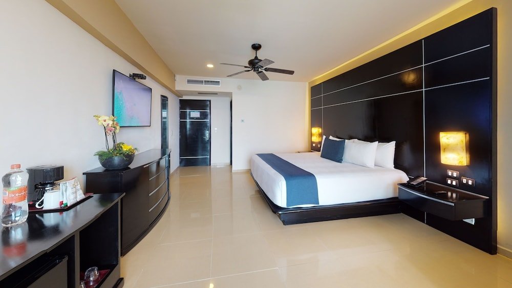 Двухместный люкс Premium Seadust Cancun Family Resort