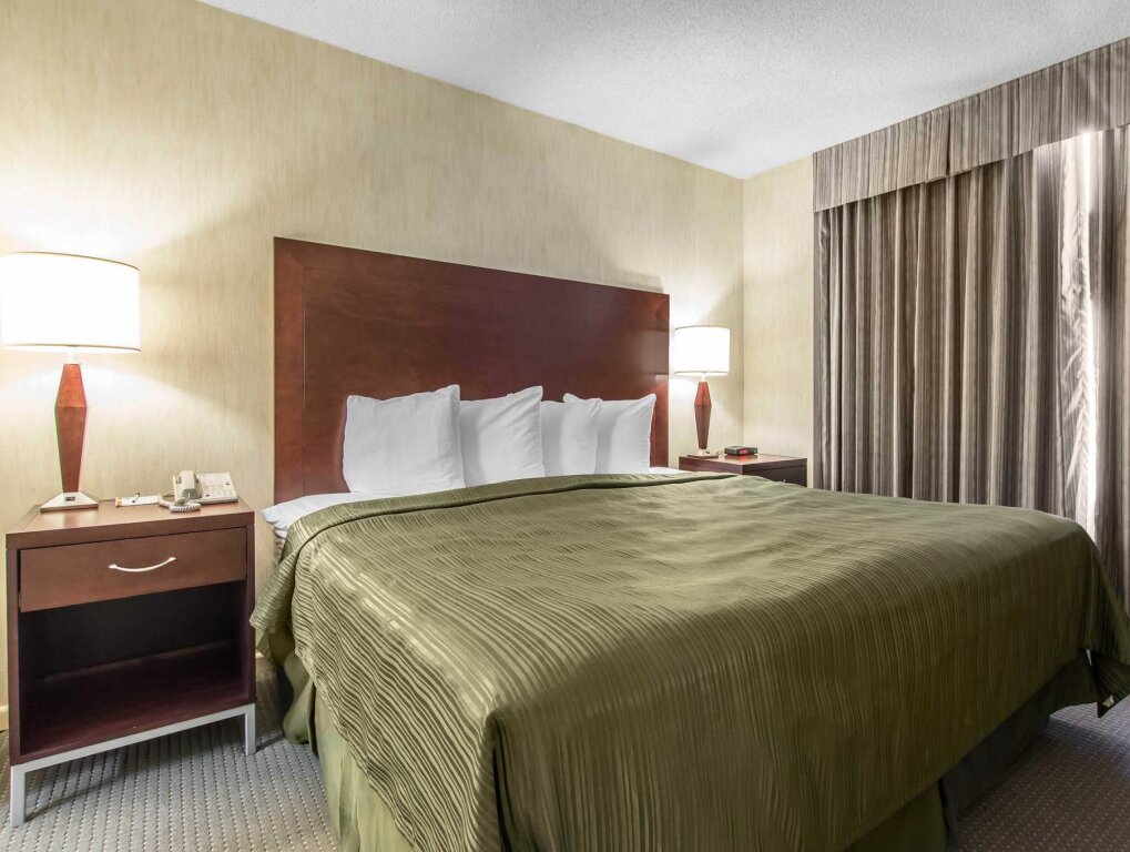 Standard Vierer Zimmer Embassy Suites By Hilton Montreal Airport