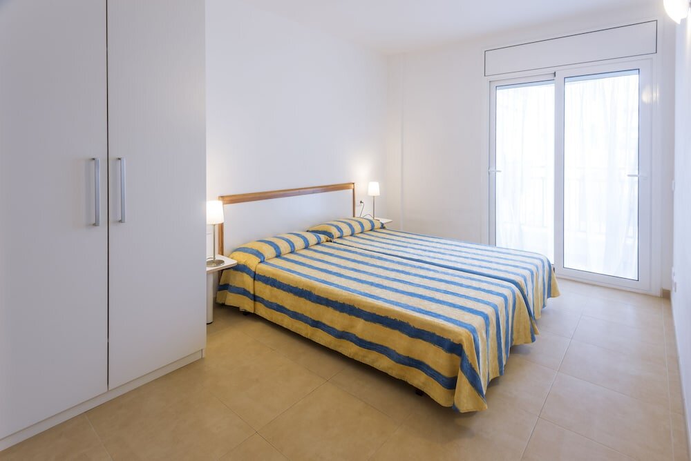 1 Bedroom Apartment with balcony Apartments Sorrabona
