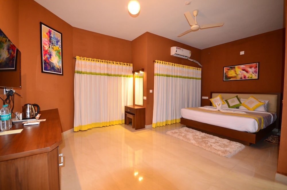 Camera Luxury Room in Villa - LakeRose Wayanad Resort