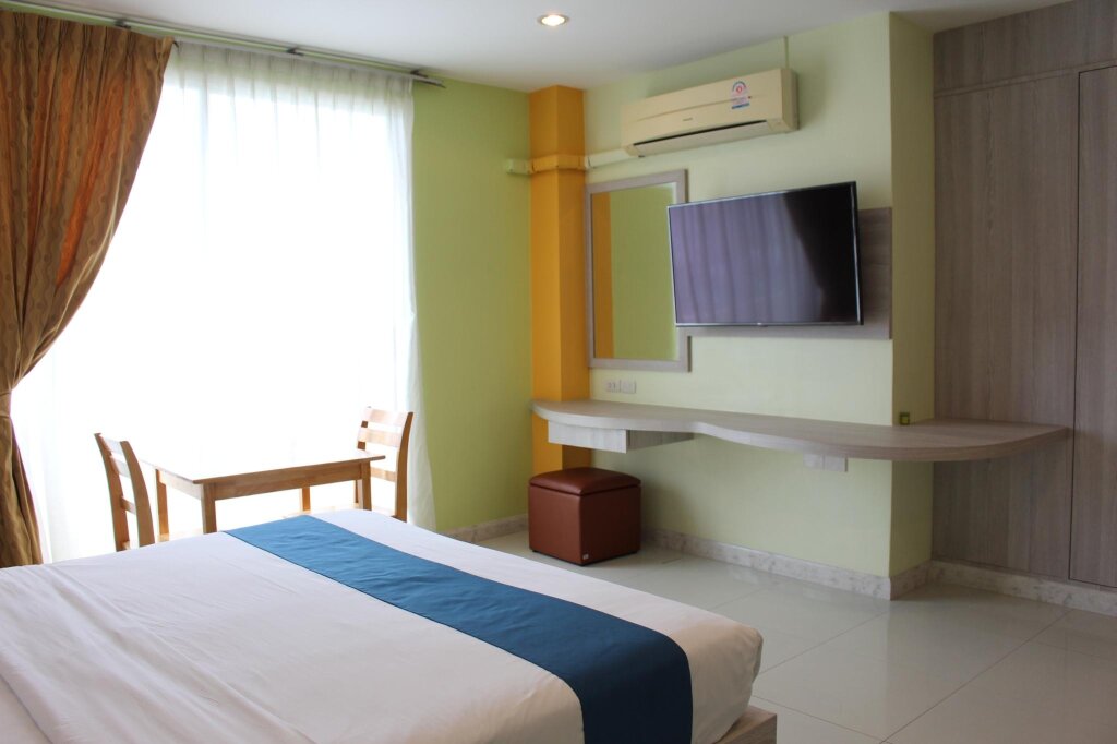 Deluxe room with balcony The Icon Place 1 @ Central Pattaya