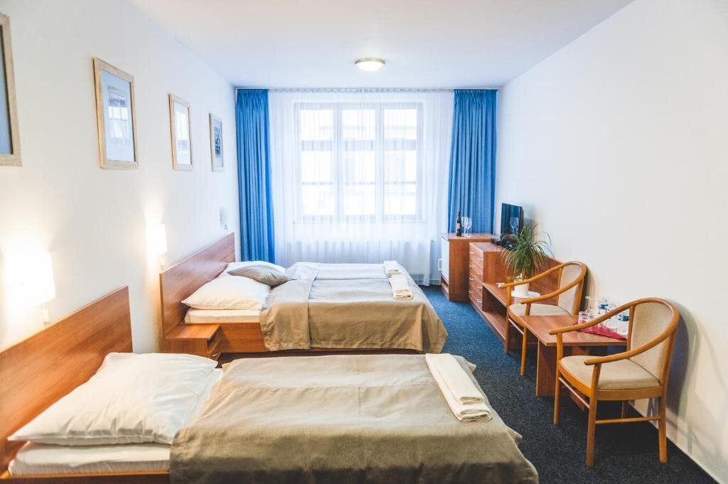 Standard Dreier Zimmer Hotel u České koruny