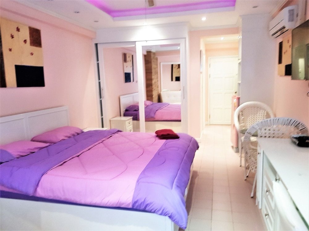 1 Bedroom Standard room with balcony Jomtien beach condominium close to beach on great transport route Pattaya