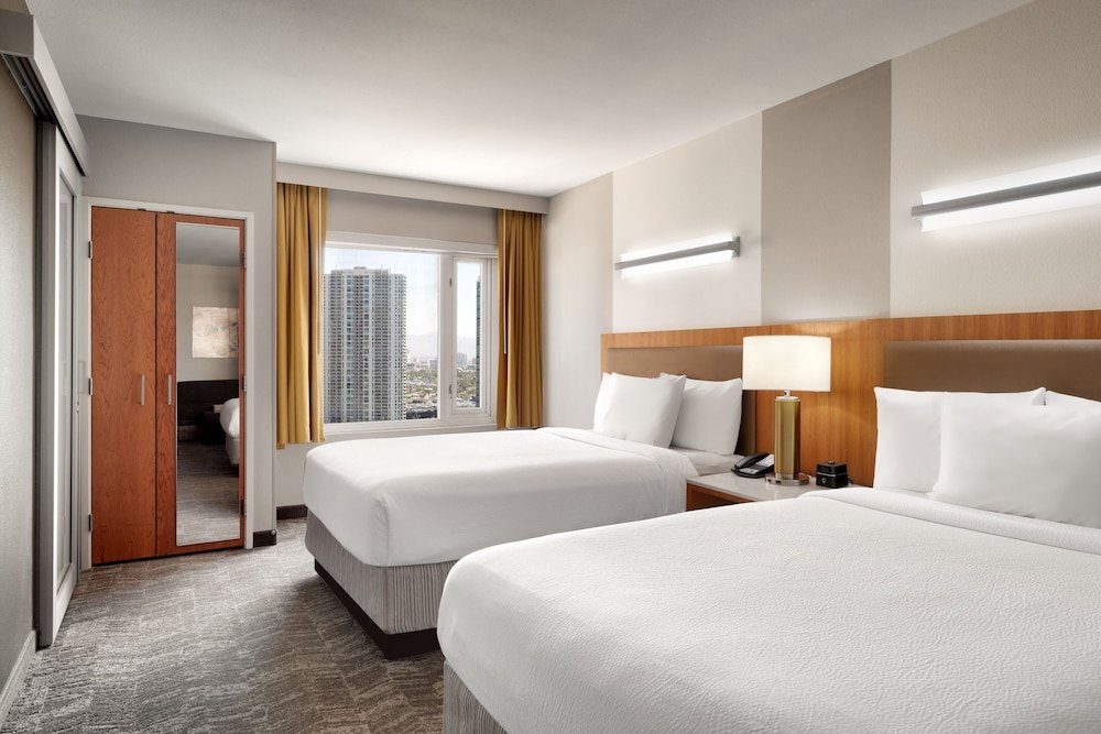 Четырёхместный люкс SpringHill Suites by Marriott Las Vegas Convention Center