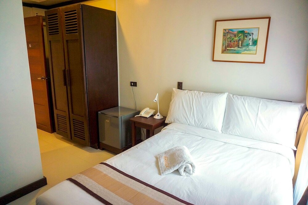 Standard Double room with lake view Veranda Suites and Restaurant