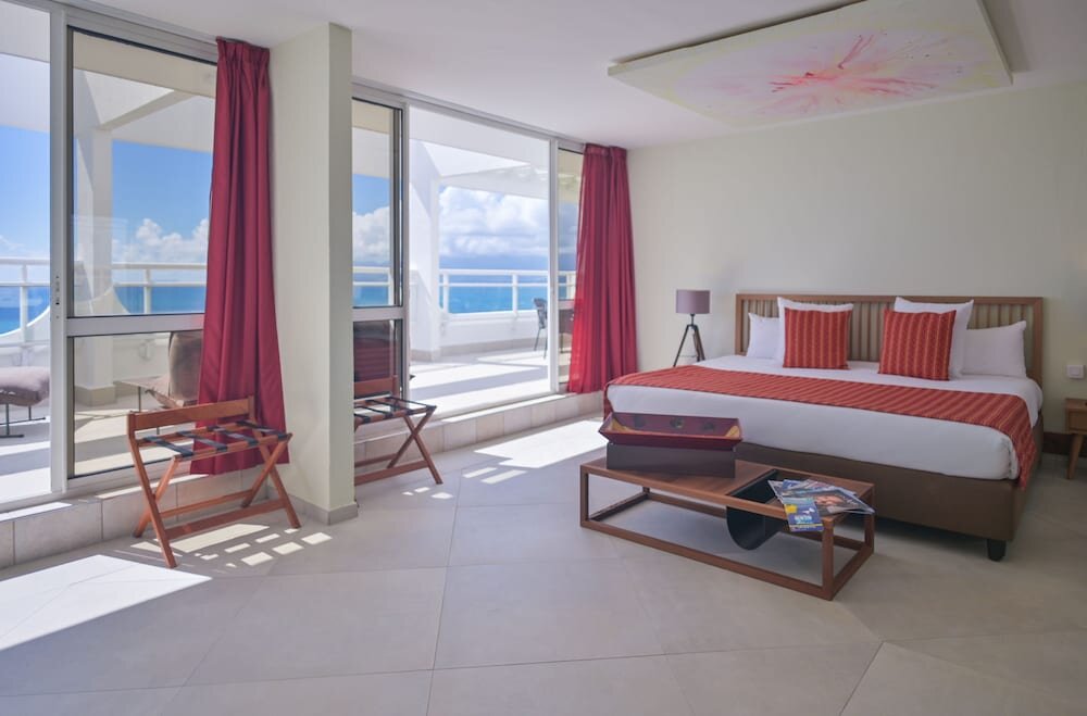 Люкс Luxury с видом на море Arawak Beach Resort
