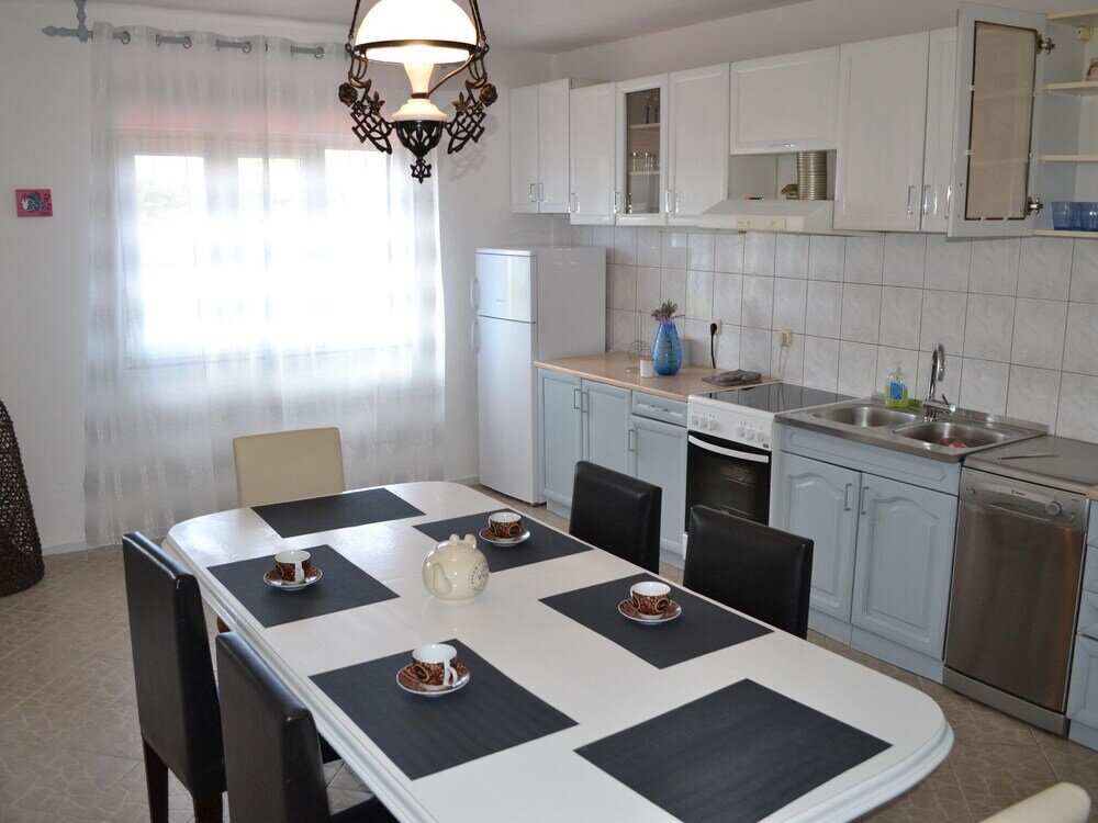Апартаменты Spacious Sea-front Apartment in Molat With Sea View