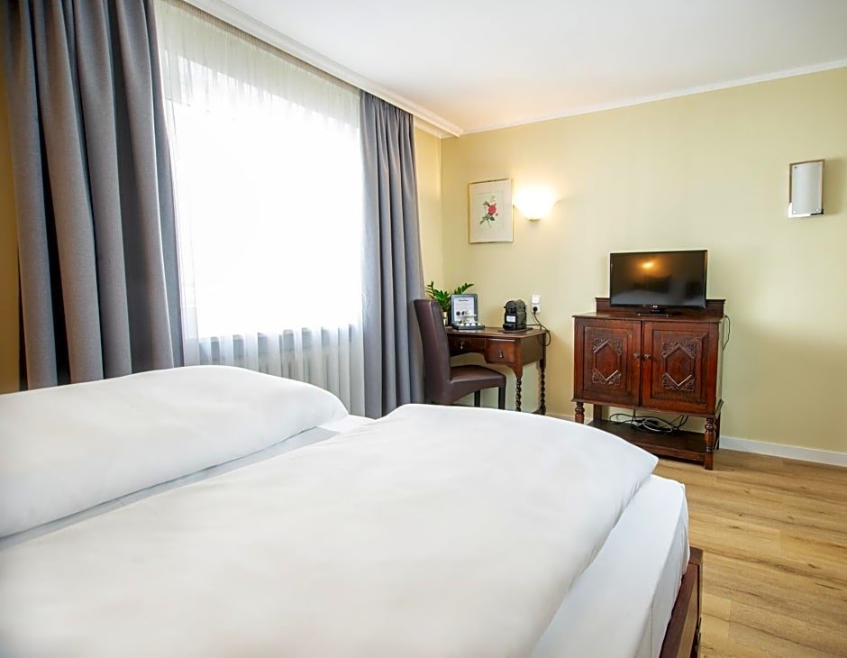 Standard room Hotel Altmünchen by Blattl