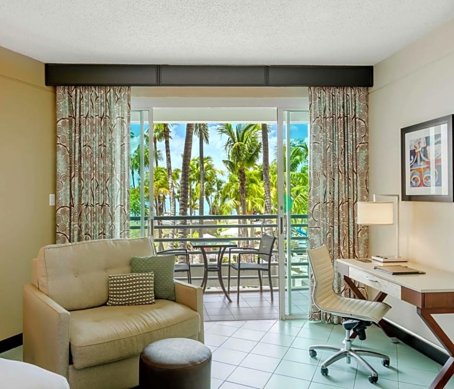 Standard Zimmer mit Balkon und mit Poolblick Hilton Ponce Golf & Casino Resort