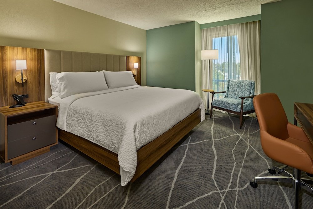 Двухместный номер Standard с балконом Holiday Inn Express & Suites Charleston Dwtn - Westedge, an IHG Hotel