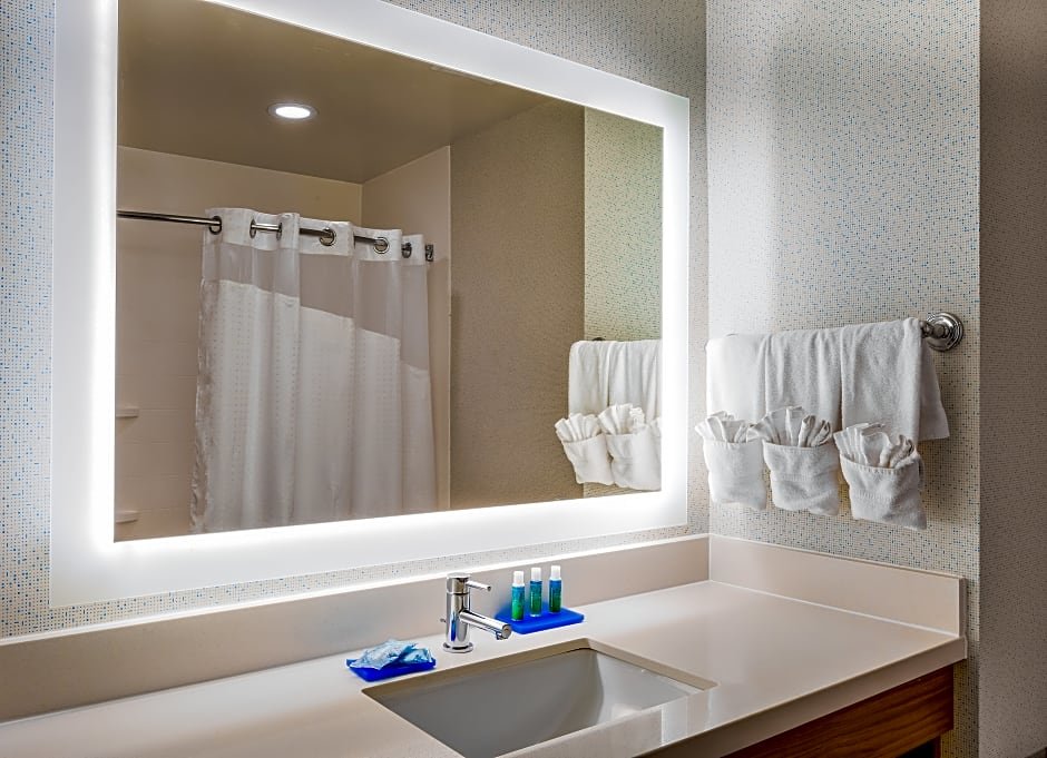 Suite cuádruple 1 dormitorio Holiday Inn Express Hotel & Suites Oroville Lake, an IHG Hotel