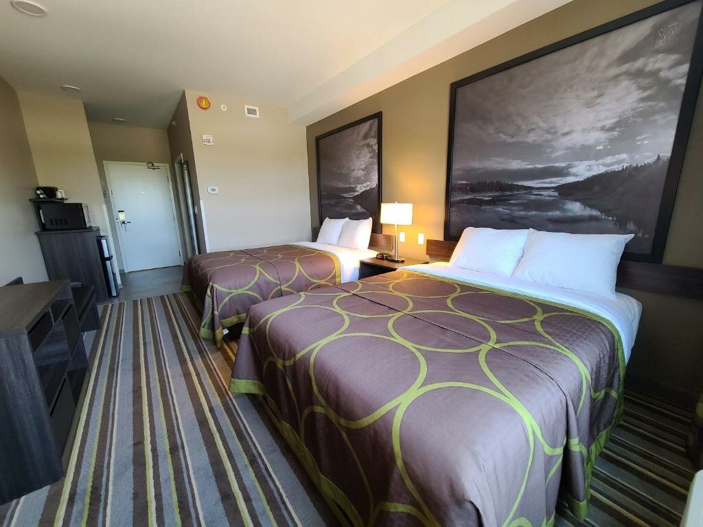 Standard Double room Super 8 by Wyndham Thompson