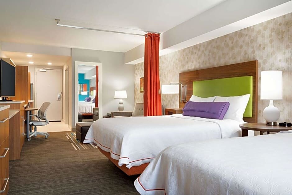 Четырёхместный люкс c 1 комнатой Home2 Suites by Hilton Roanoke