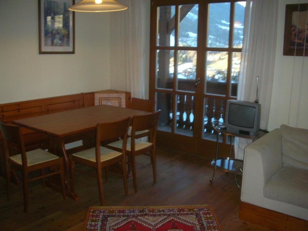 2 Bedrooms Apartment with balcony Appartement Colussi