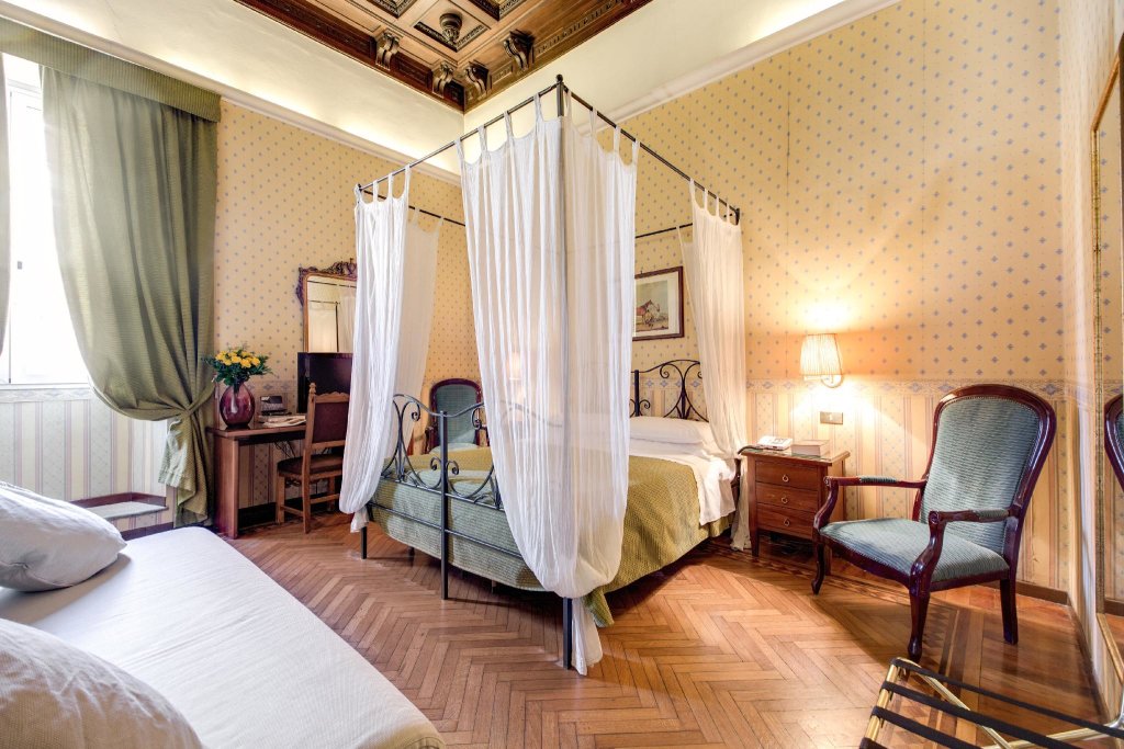 Кровать в общем номере Hotel St. Moritz