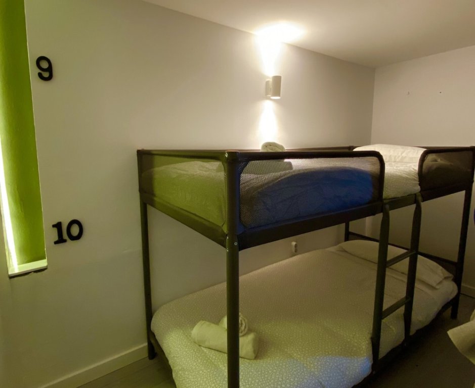 Кровать в общем номере Hostel Gym Canovas Nerja