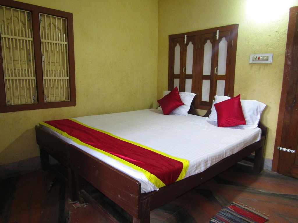 Deluxe room Goroomgo Annapurna Bhakta Niwas Puri